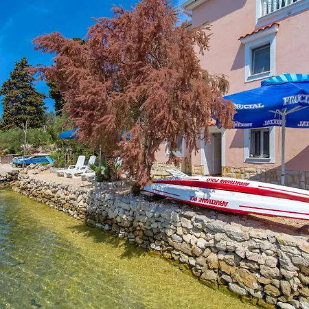 1 Bedroom Lovely In *